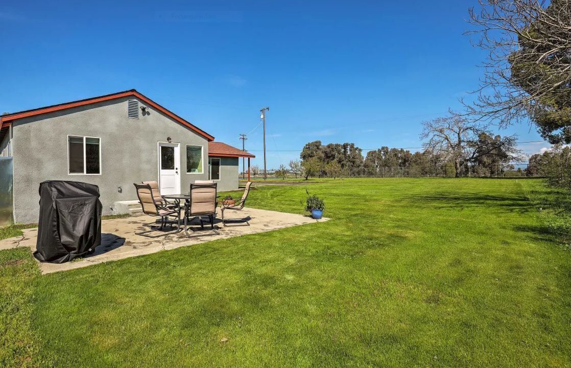 Photo of Outdoor in Raisin
