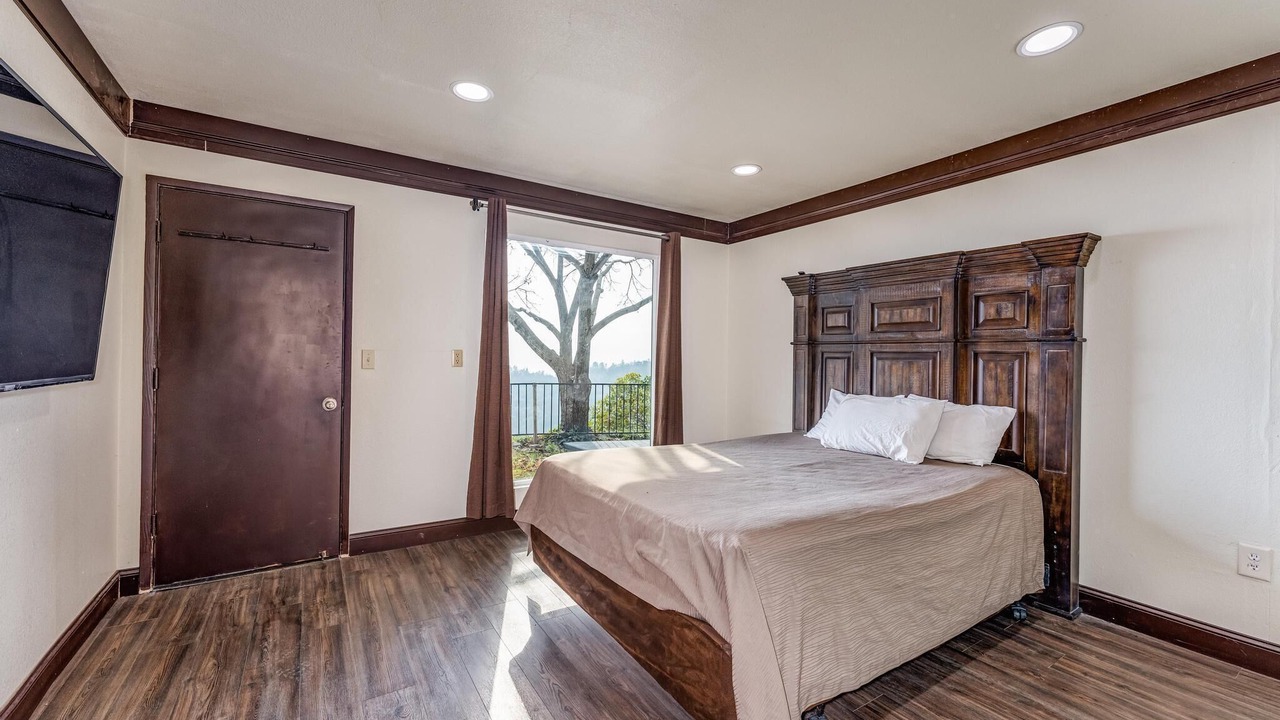 Photo of Bedroom in Oakhurst
