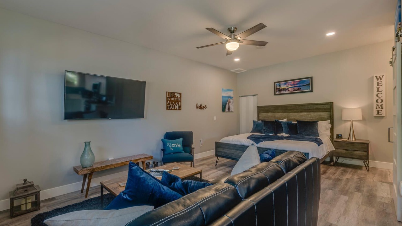 Photo of Livingroom in Lincoln Park