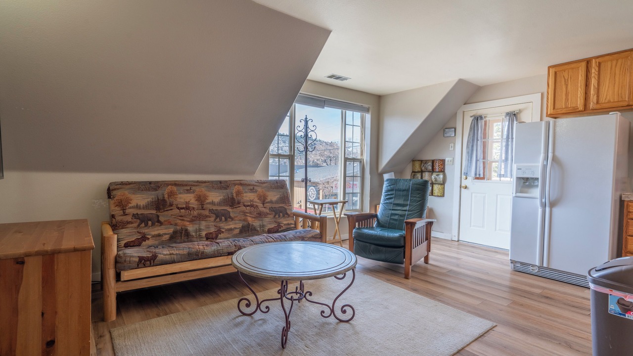 Photo of Livingroom in June Lake