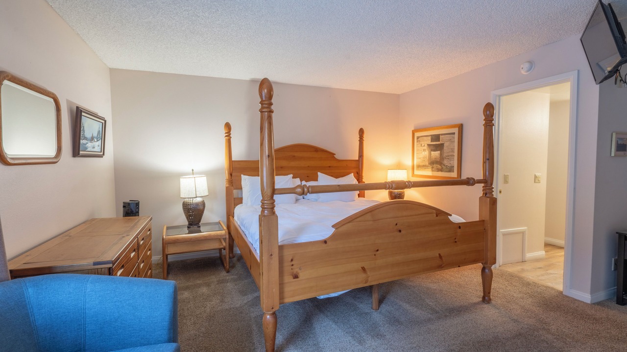 Photo of Bedroom in June Lake