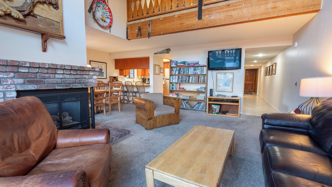 Photo of Livingroom in June Lake
