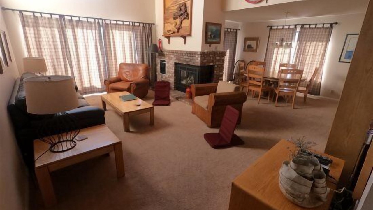 Photo of Livingroom in June Lake