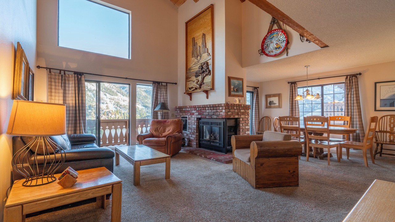 Photo of Livingroom in June Lake