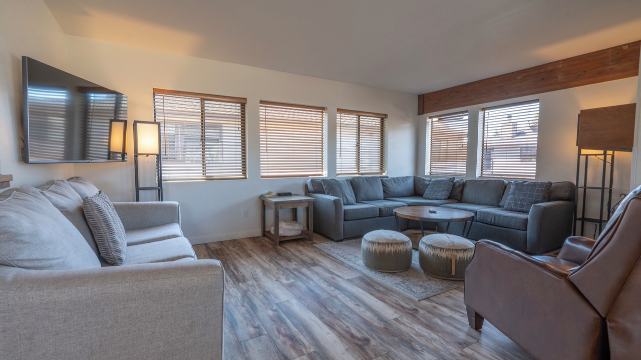 Photo of Livingroom in June Lake
