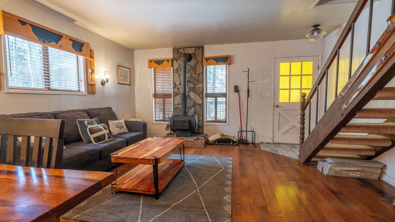 Photo of Livingroom in June Lake