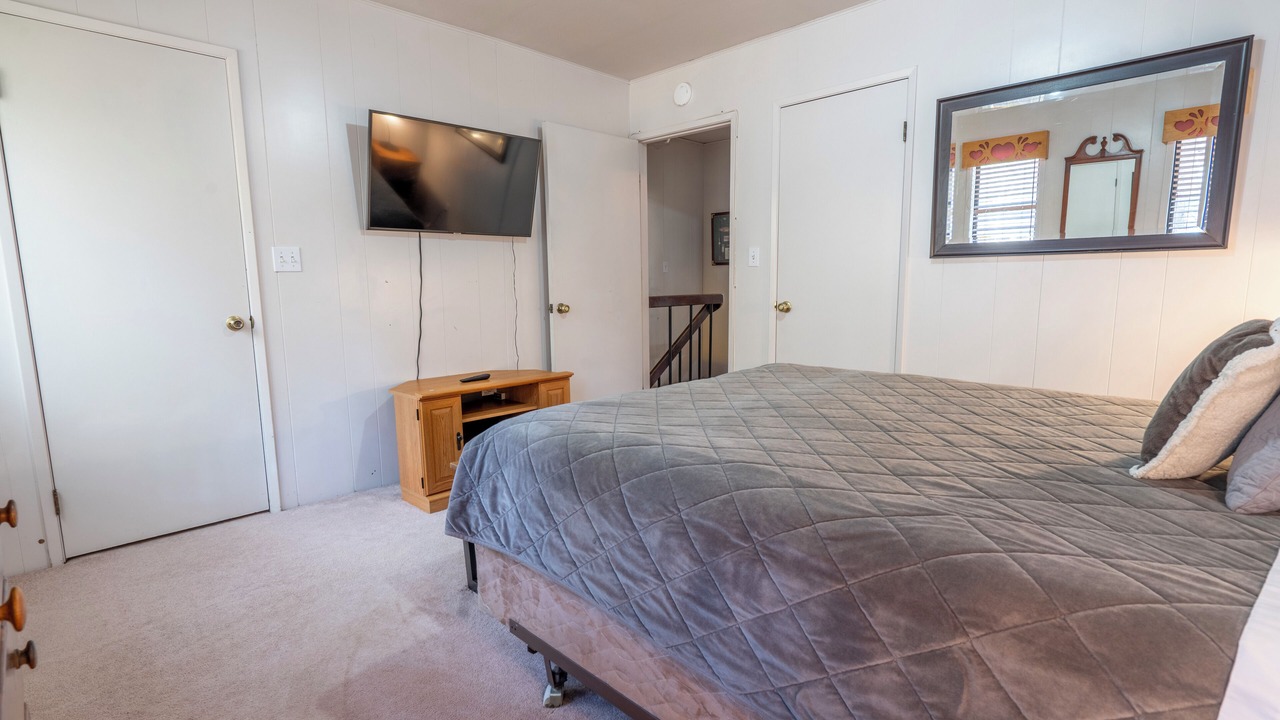 Photo of Bedroom in June Lake