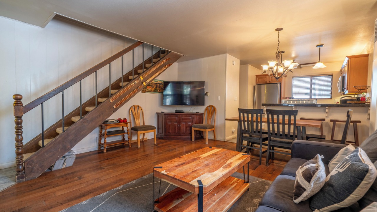 Photo of Livingroom in June Lake