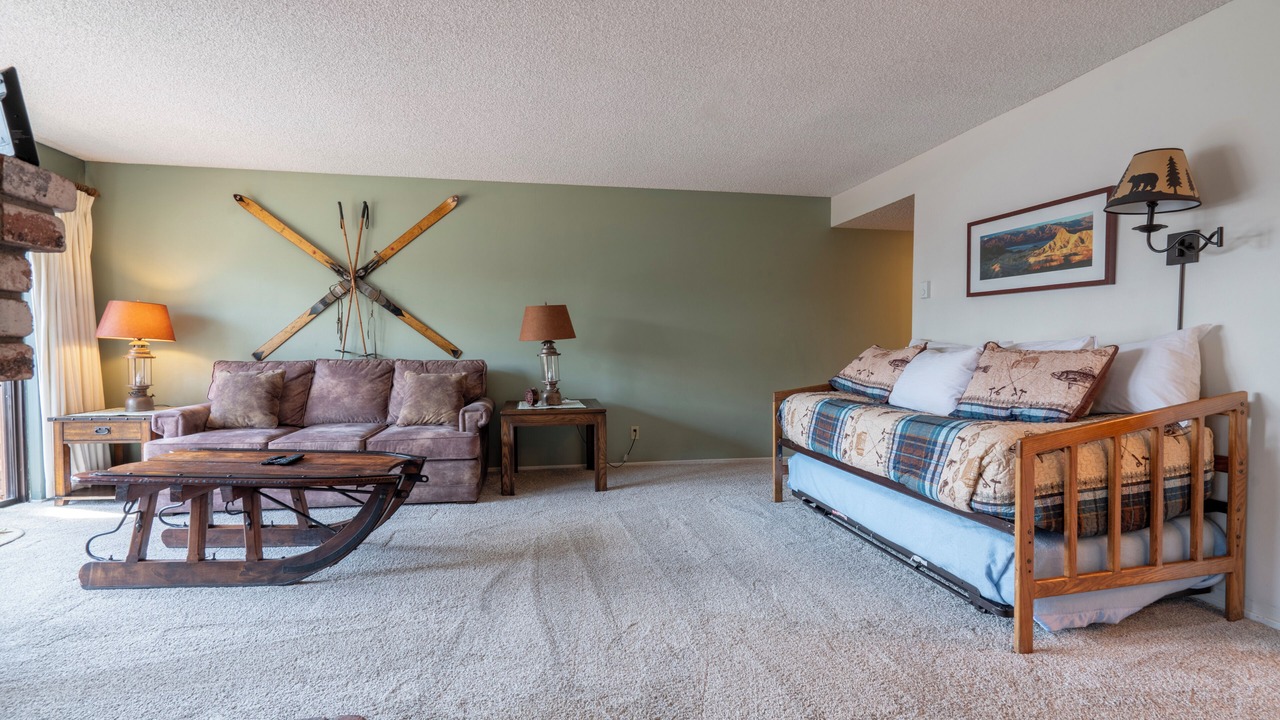 Photo of Livingroom in June Lake