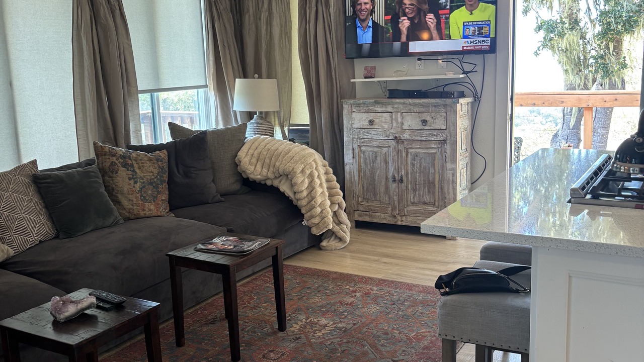 Photo of Livingroom in Happy Hill