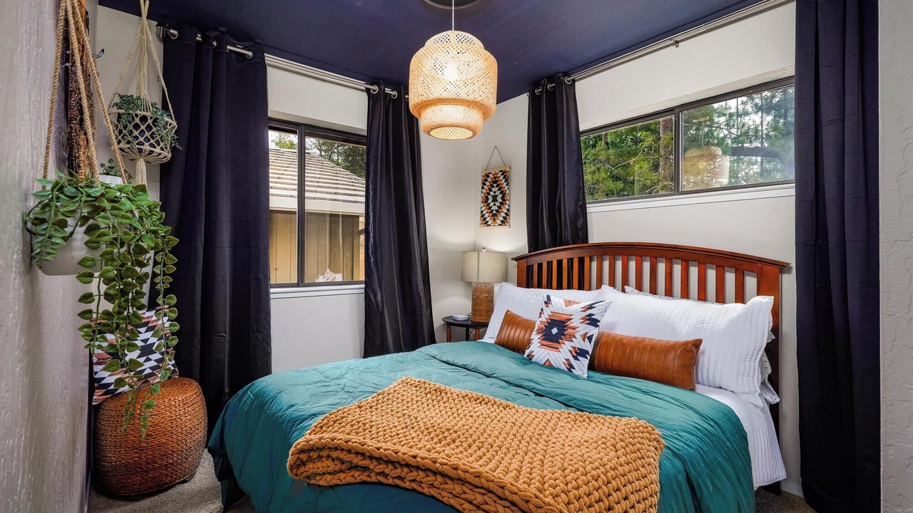 Photo of Bedroom in Groveland