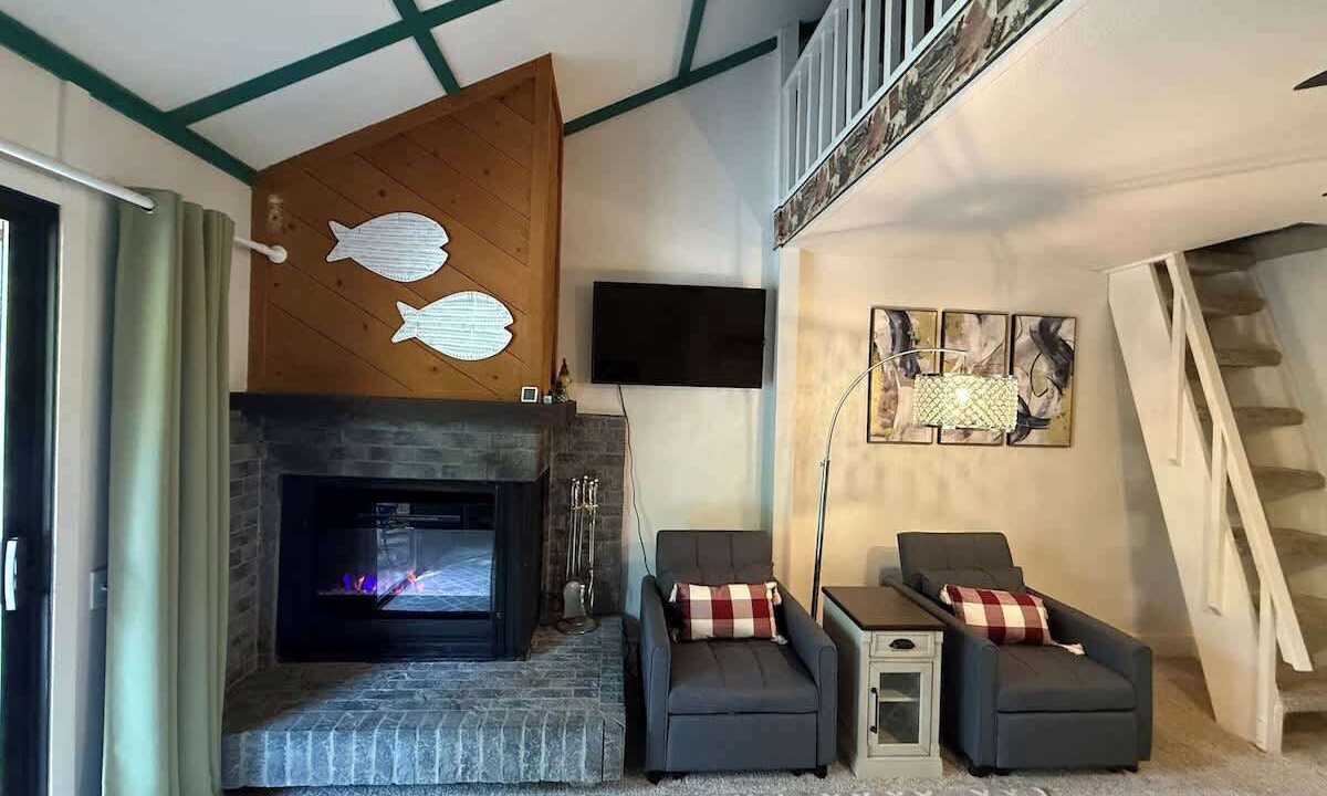 Photo of Livingroom in Shaver Lake