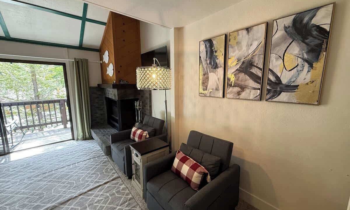 Photo of Livingroom in Shaver Lake
