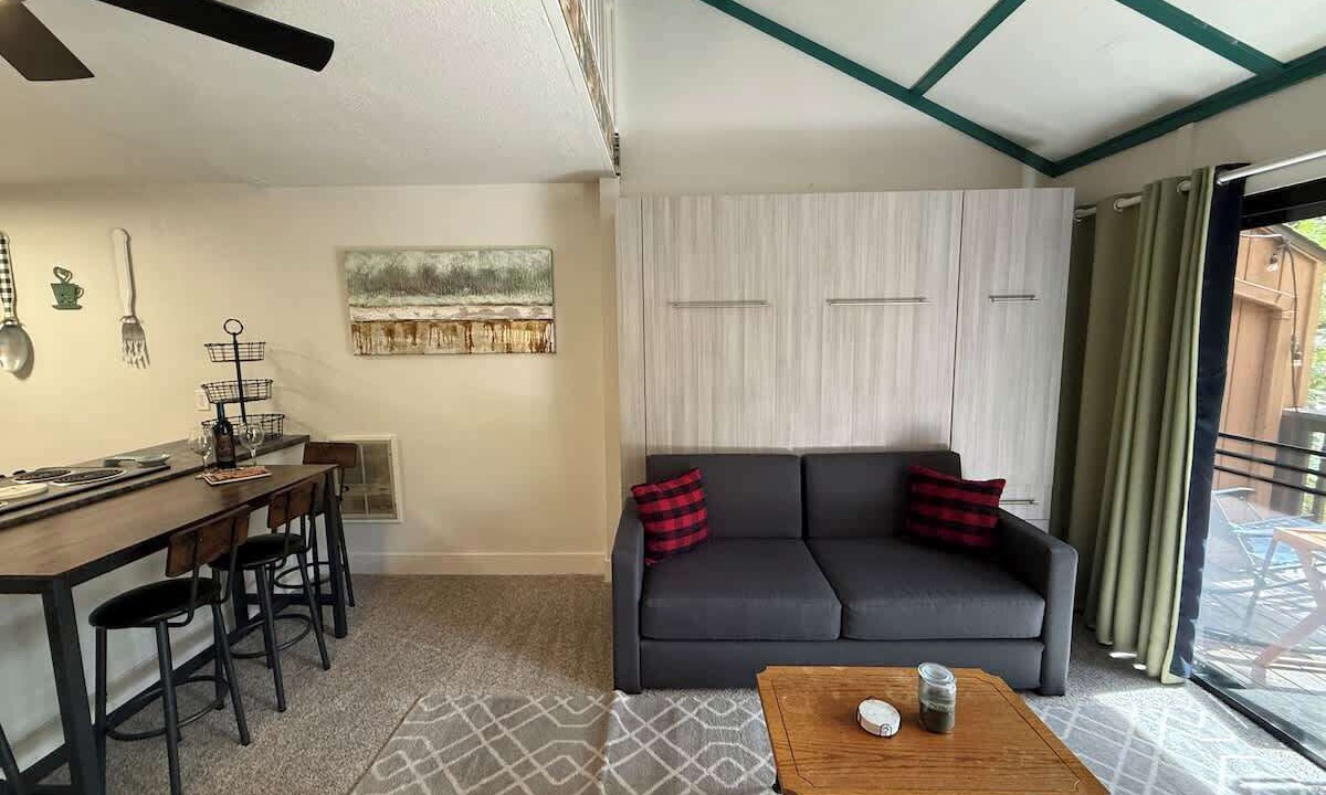 Photo of Livingroom in Shaver Lake