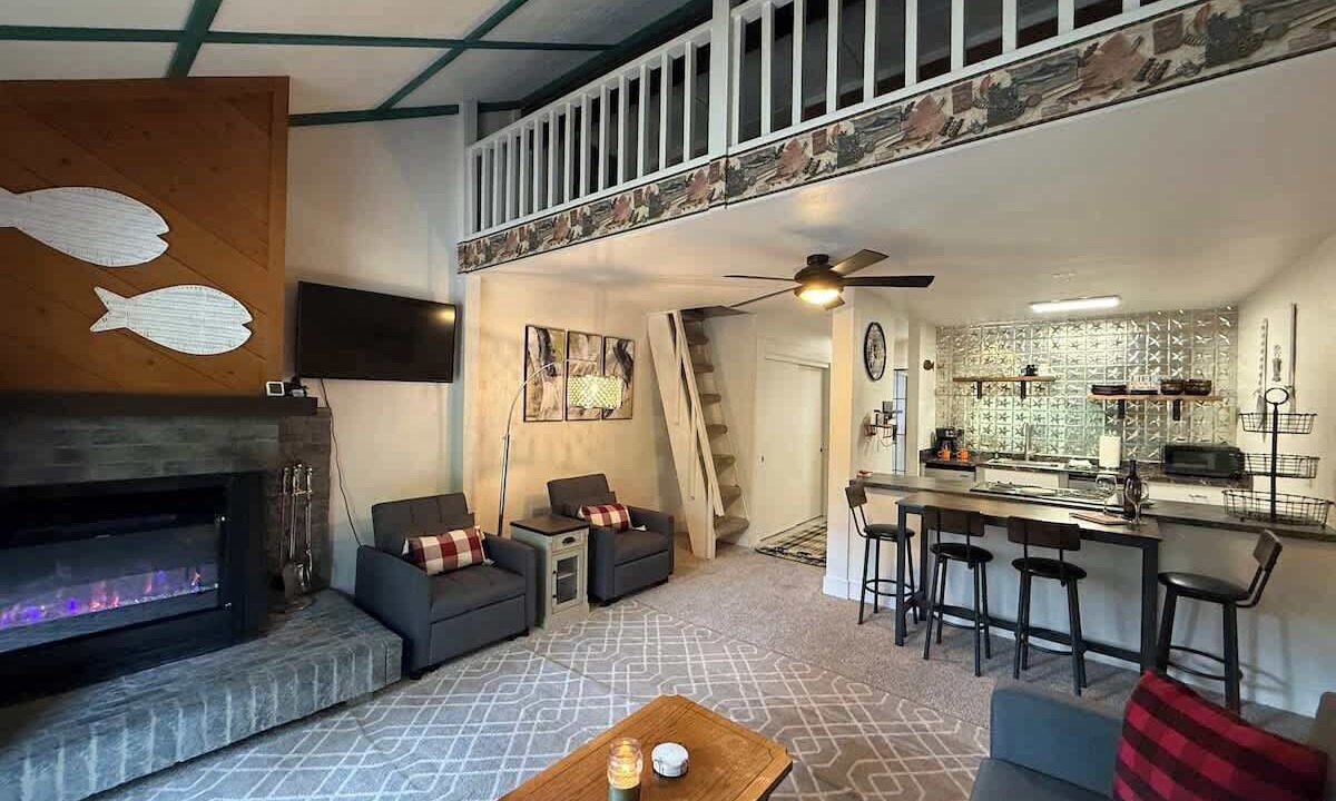 Photo of Livingroom in Shaver Lake
