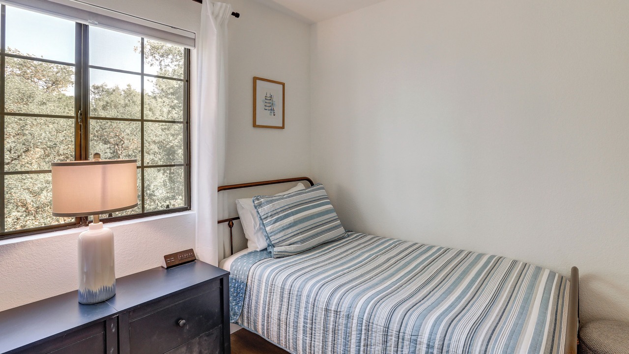 Photo of Bedroom in Oak Shores