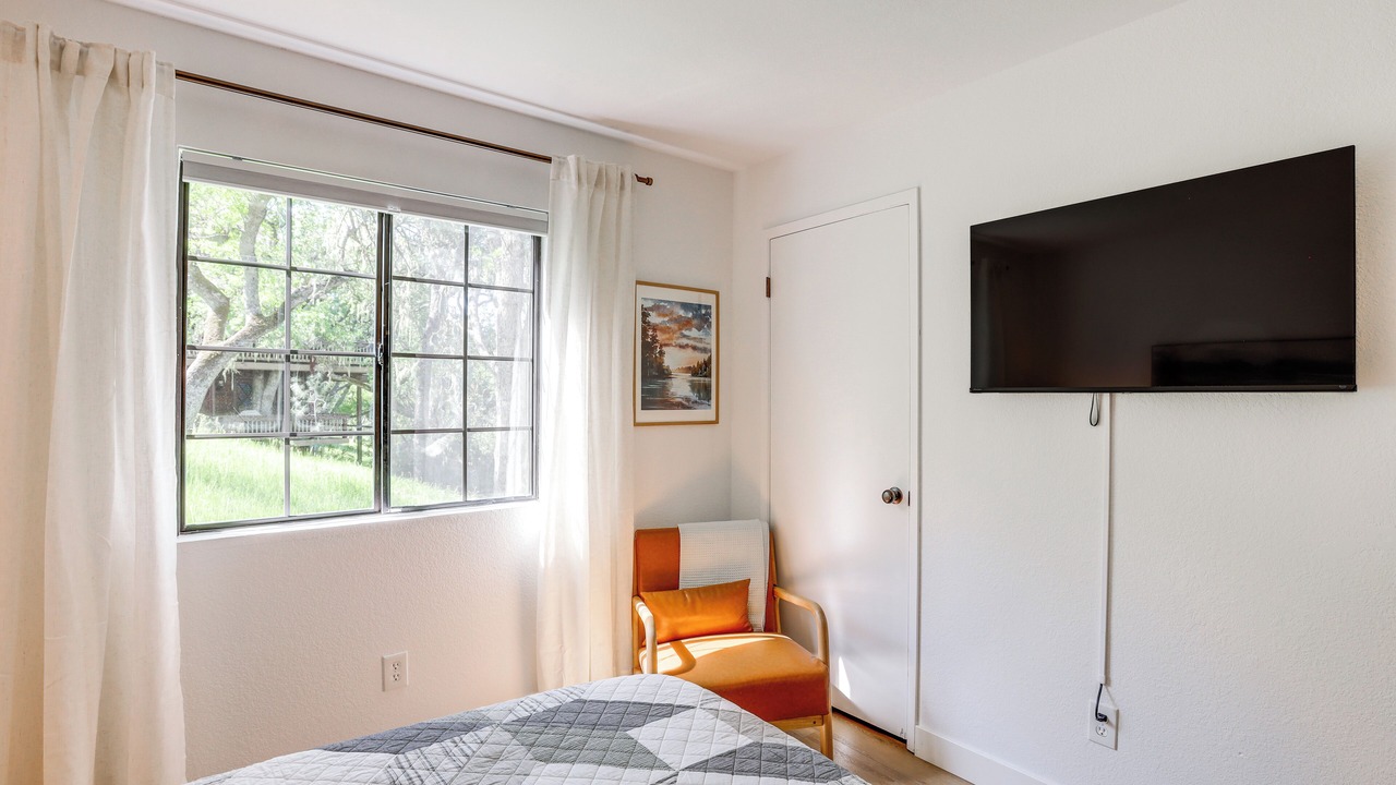 Photo of Bedroom in Oak Shores