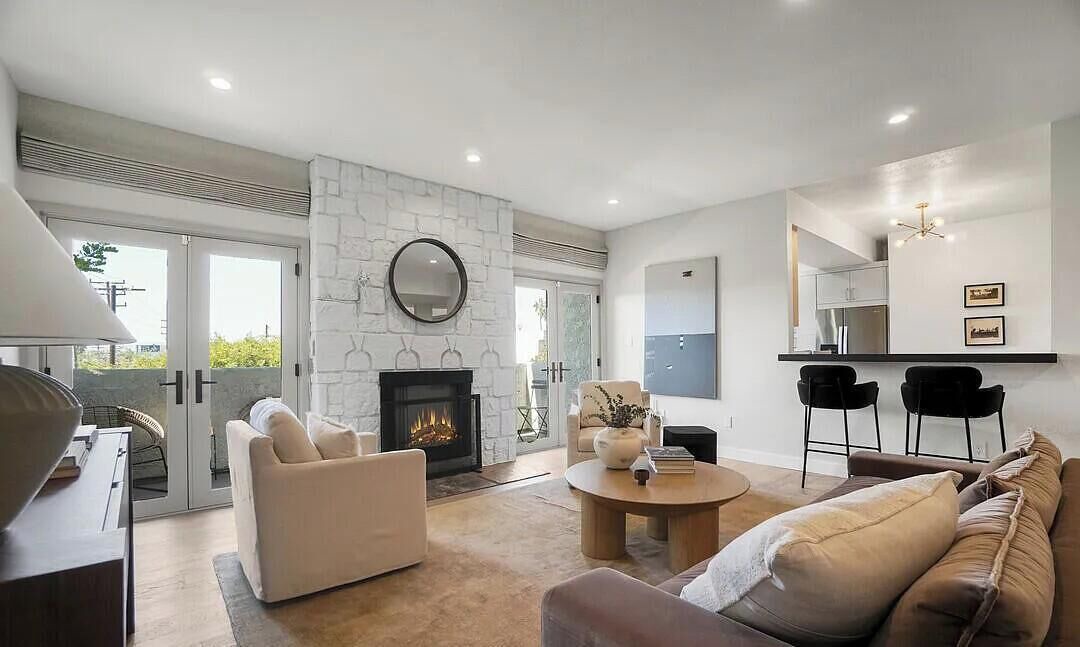 Photo of Livingroom in La Brea