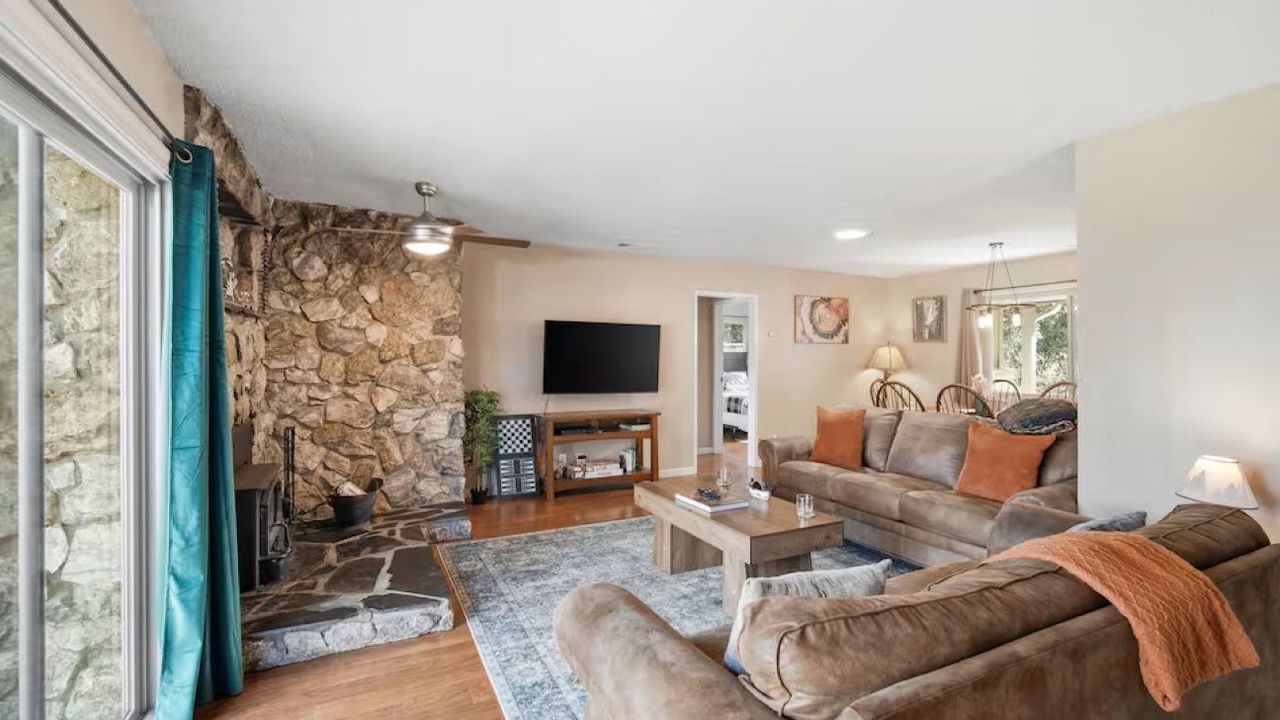 Photo of Livingroom in Oakhurst