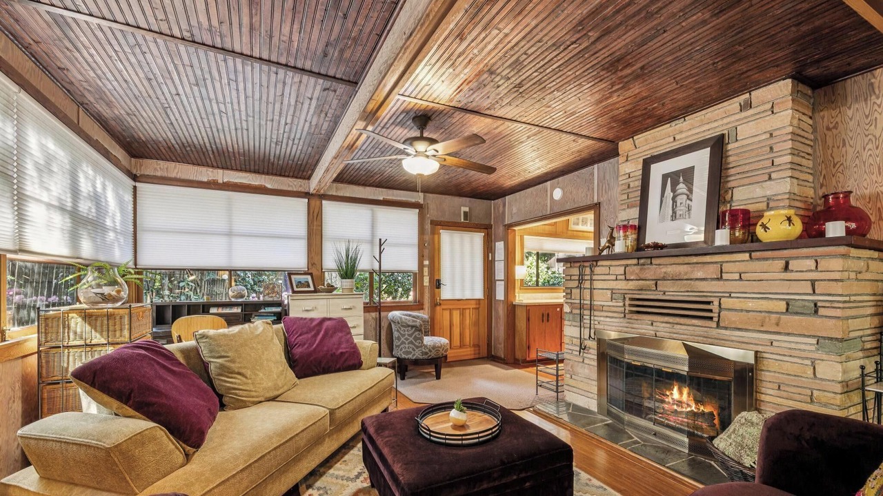 Photo of Livingroom in Brookdale