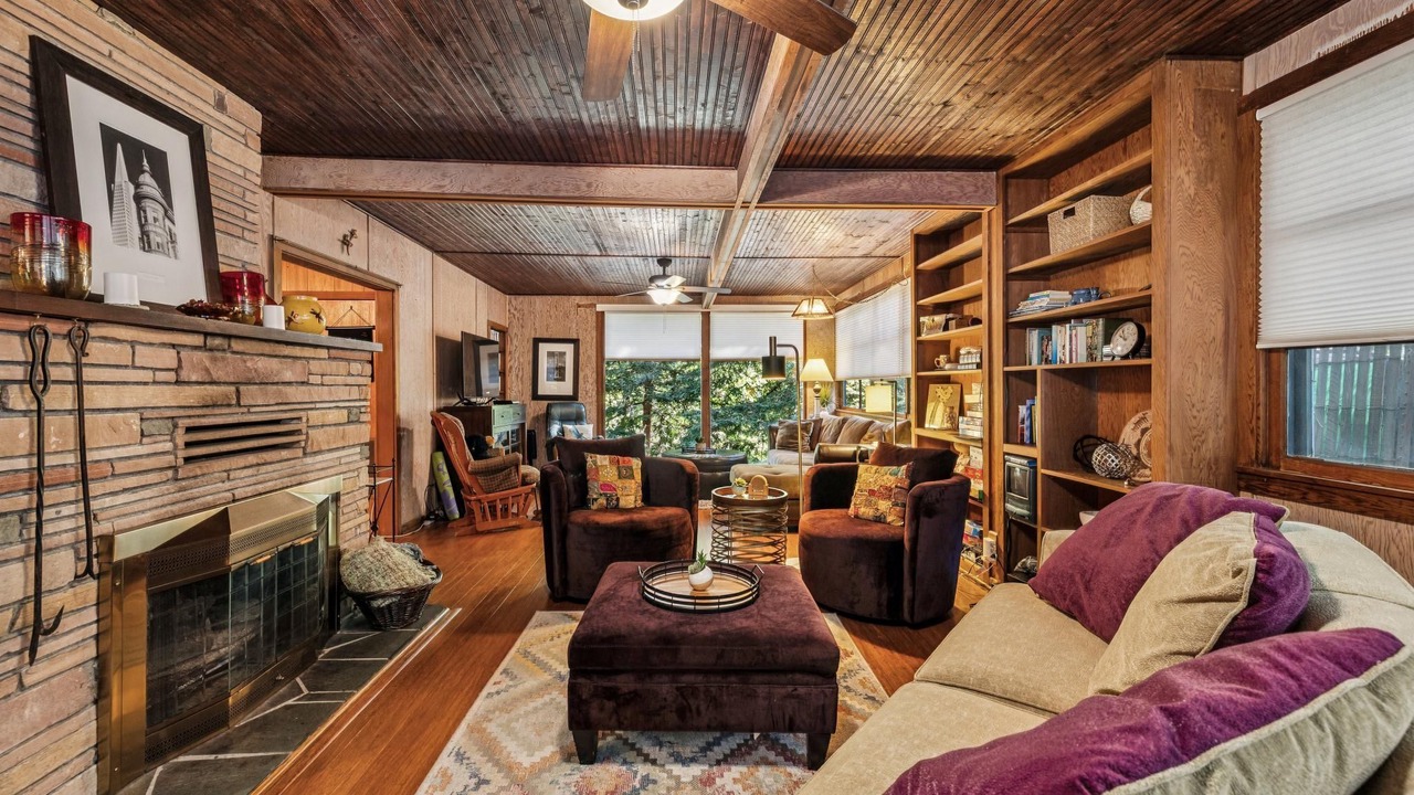 Photo of Livingroom in Brookdale