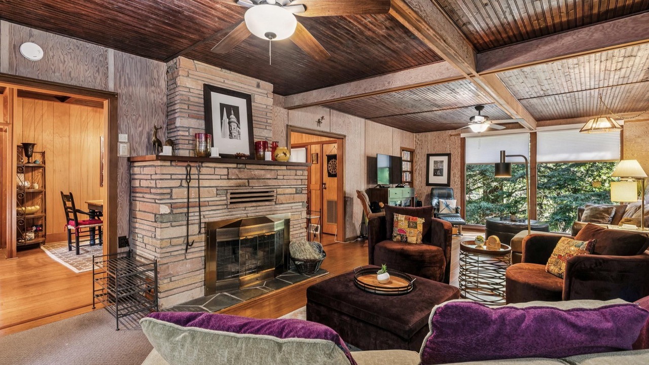 Photo of Livingroom in Brookdale