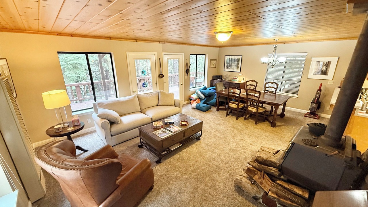 Photo of Livingroom in Hamilton Branch