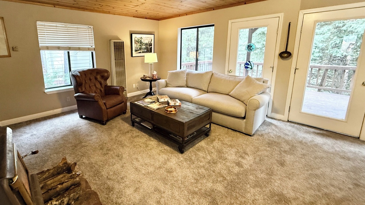 Photo of Livingroom in Hamilton Branch