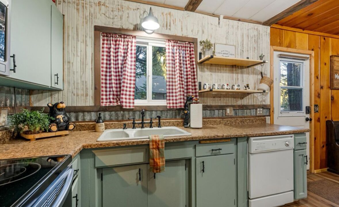 Photo of Kitchen in Sierra Cedars