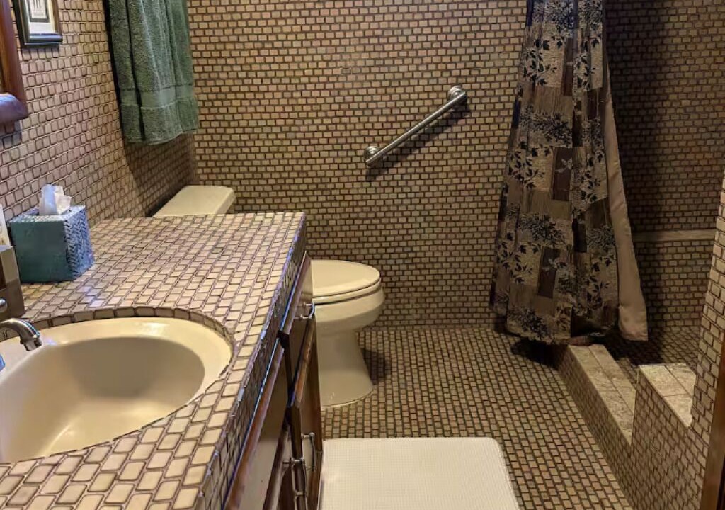 Photo of Bathroom in Kingsburg