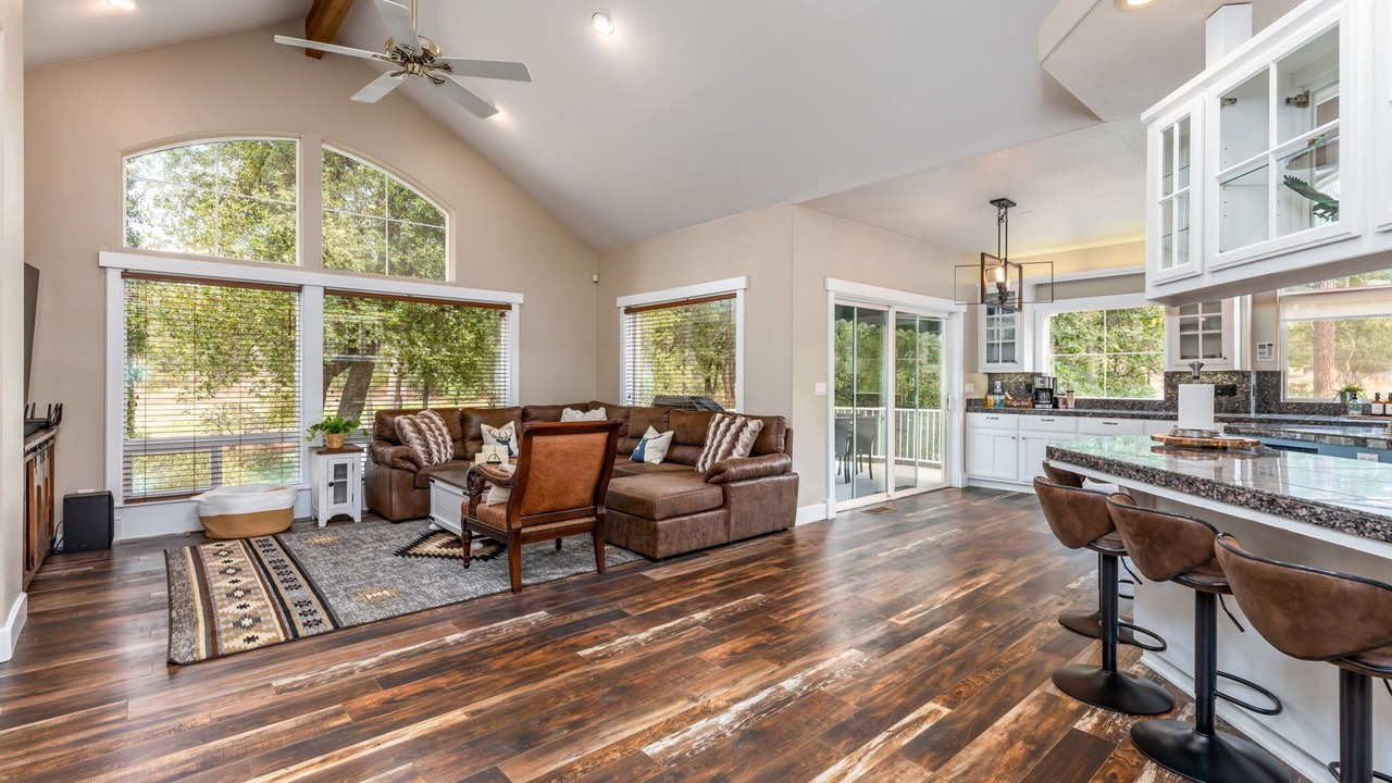 Photo of Livingroom in Coarsegold