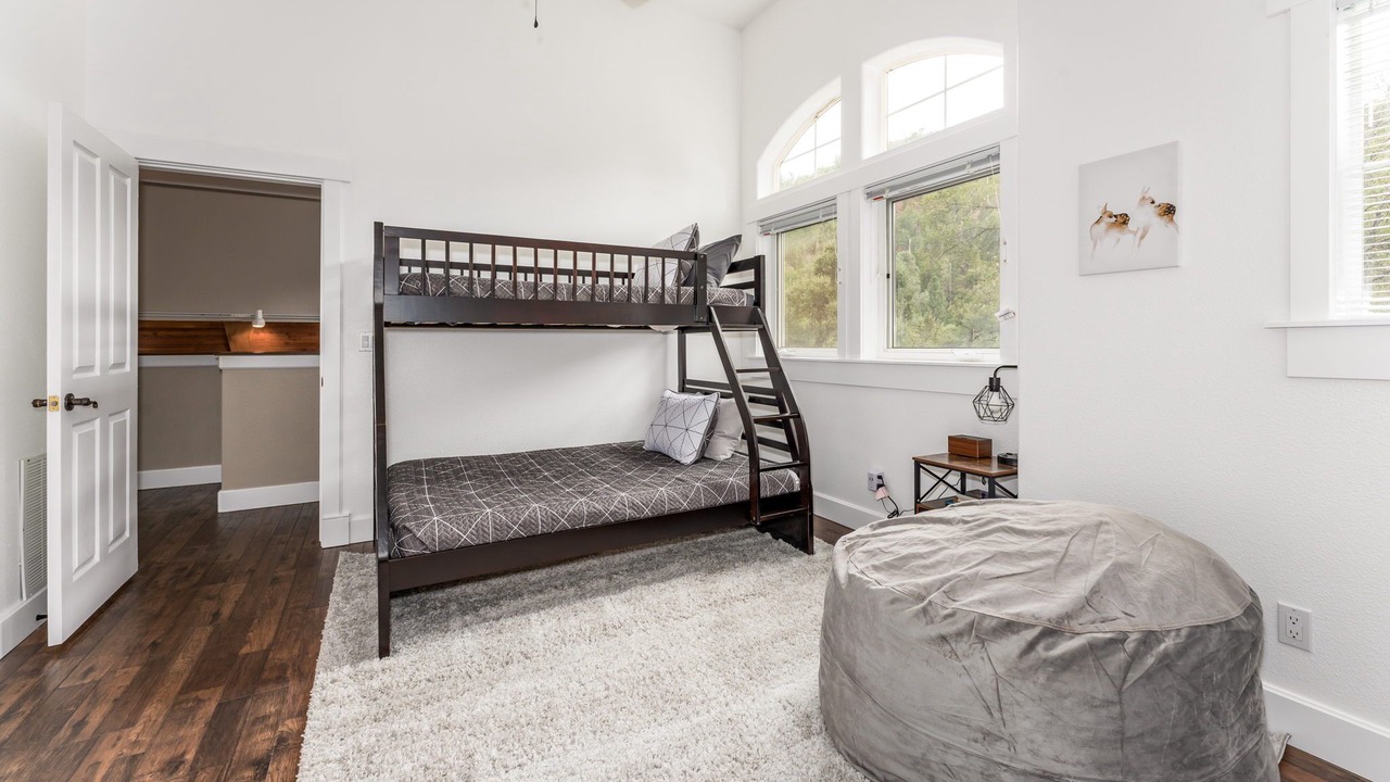 Photo of Bedroom in Coarsegold