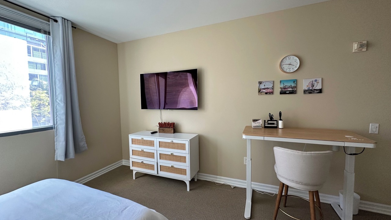 Photo of Bedroom in Wilshire Center