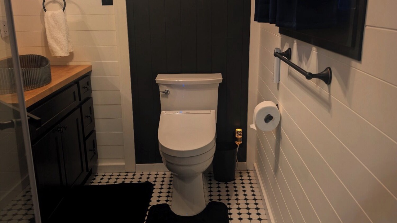 Photo of Bathroom in Red Bluff
