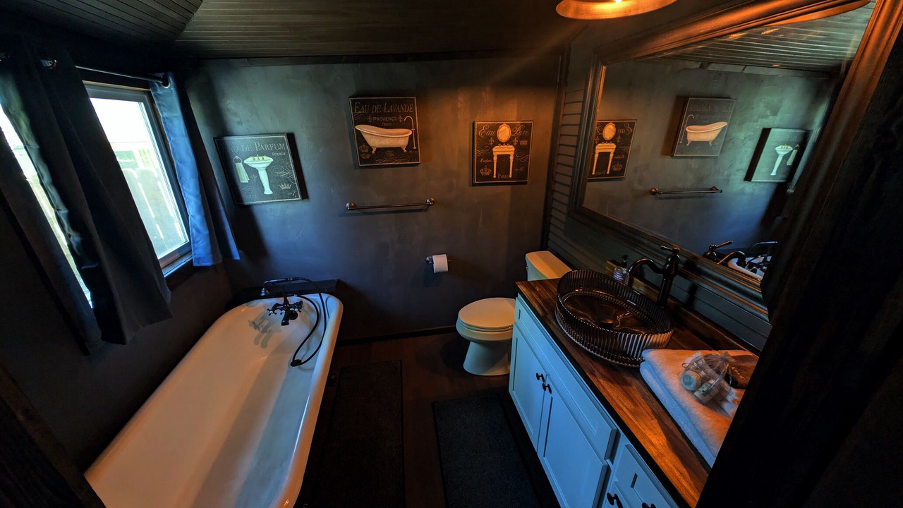Photo of Bathroom in Red Bluff