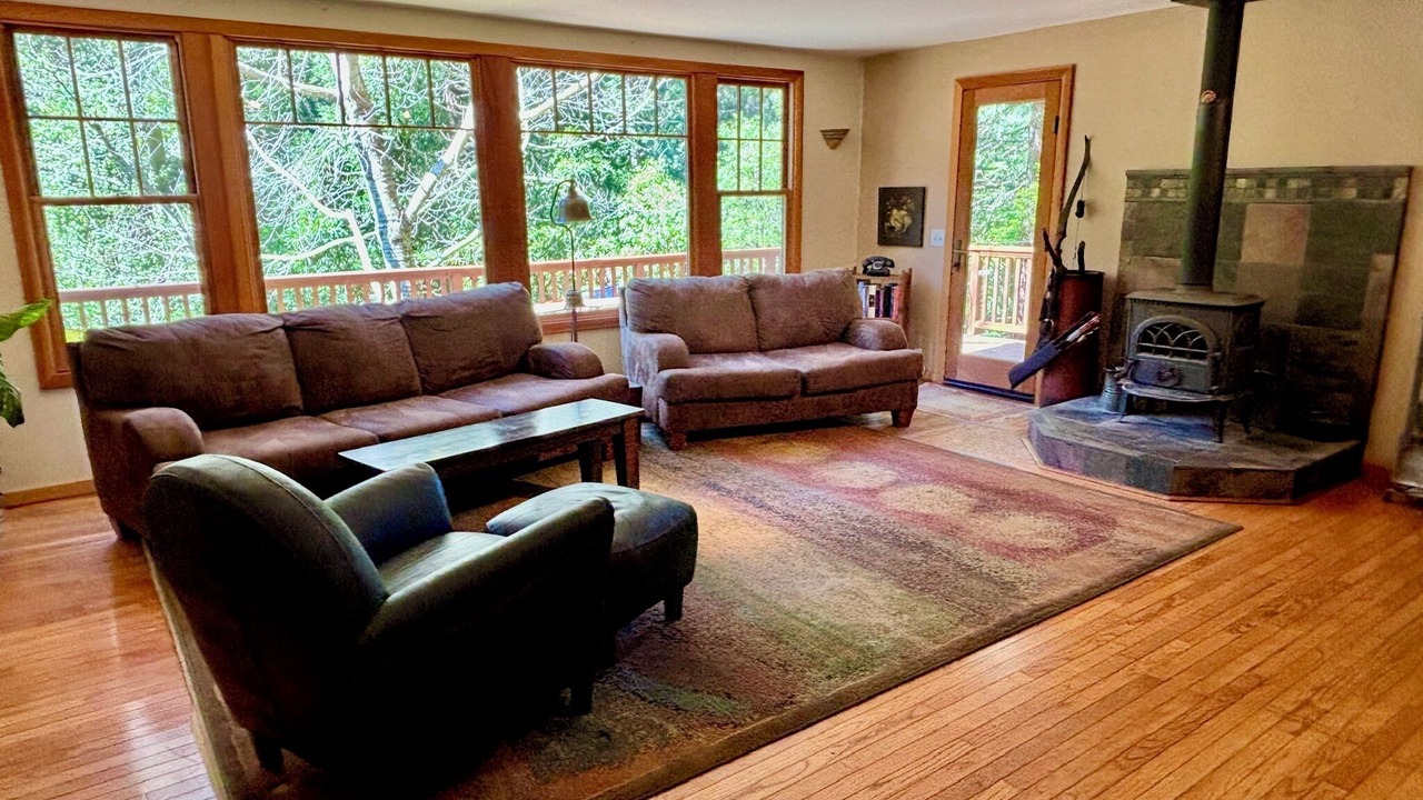 Photo of Livingroom in Forest Knolls