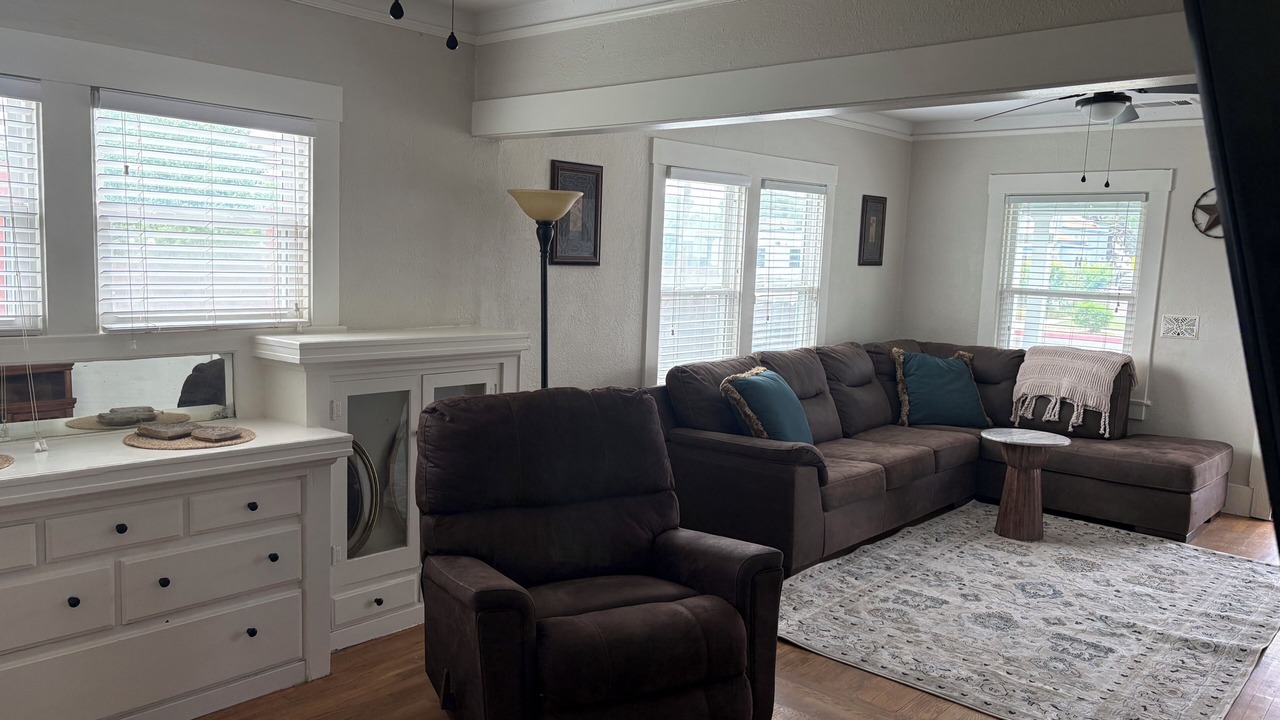 Photo of Livingroom in Exeter