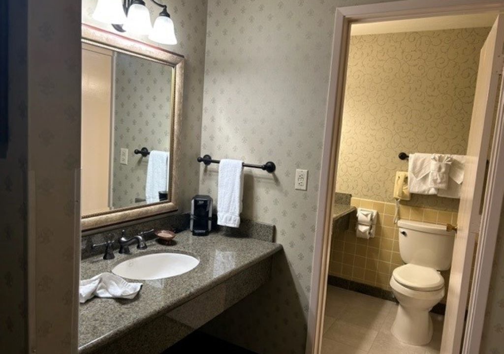 Photo of Bathroom in Raisin