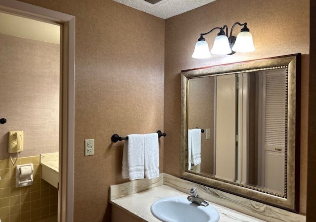 Photo of Bathroom in Raisin