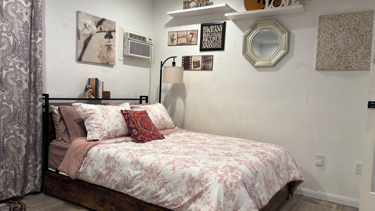 Photo of Bedroom in Tarzana