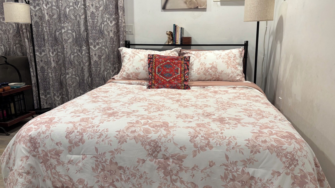 Photo of Bedroom in Tarzana