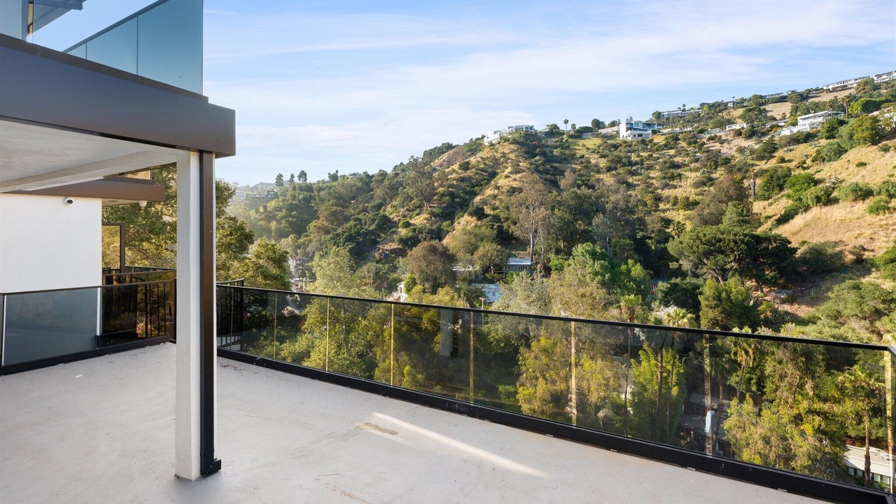 Photo of Patio Balcony in Hollywood Hills West