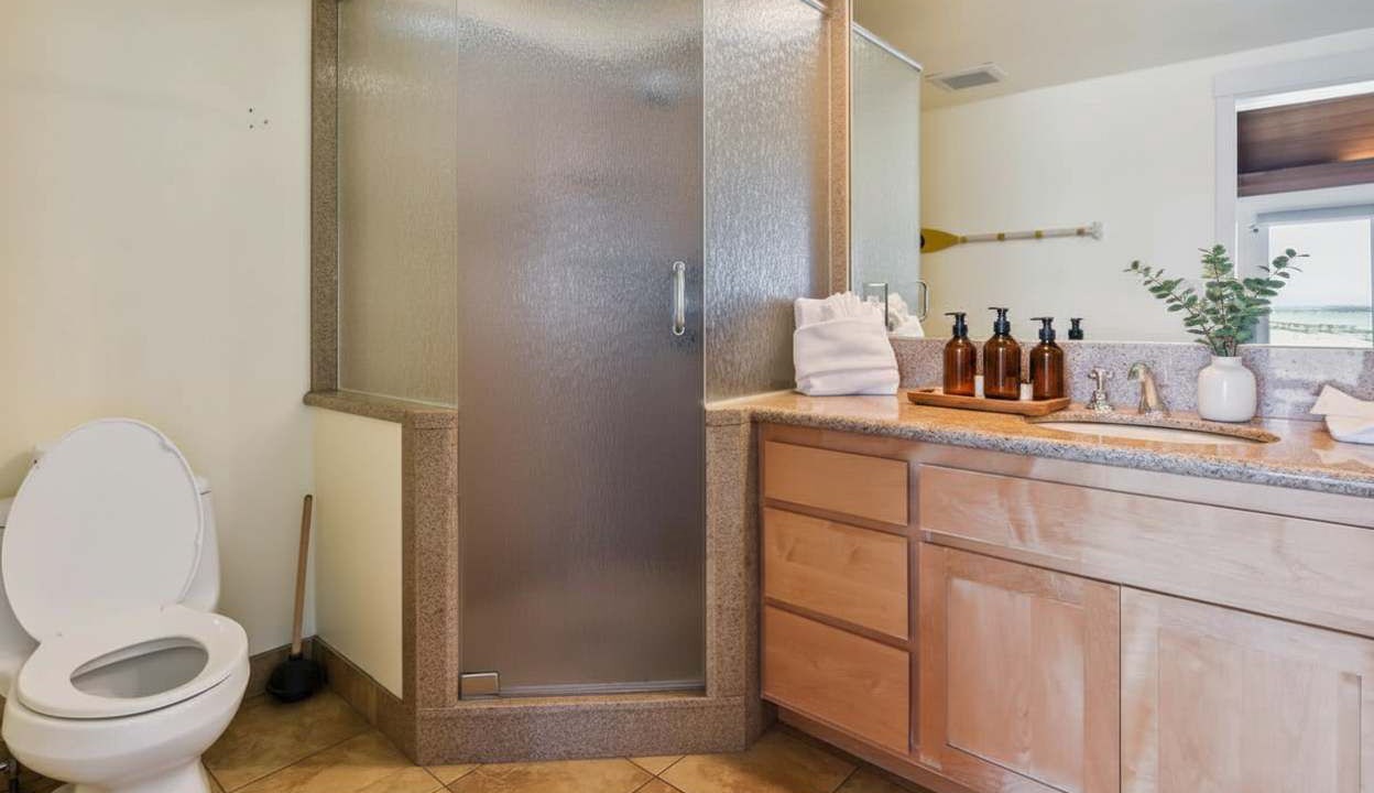 Photo of Bathroom in Bijou Park