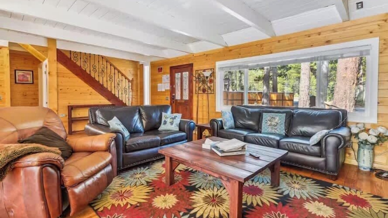 Photo of Livingroom in North Upper Truckee