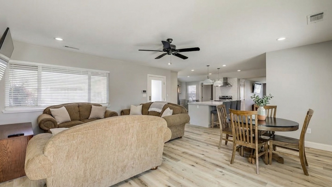 Photo of Livingroom in Hughson