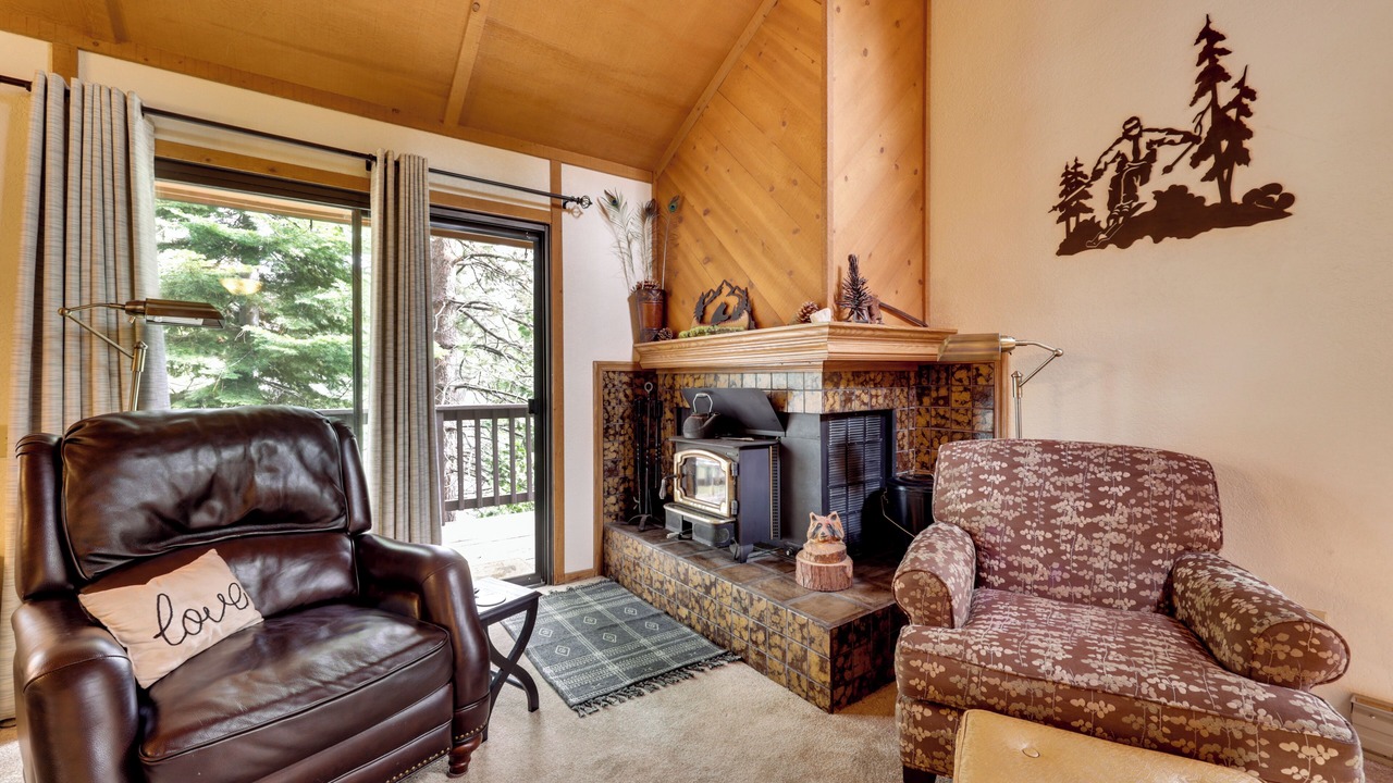 Photo of Livingroom in Shaver Lake