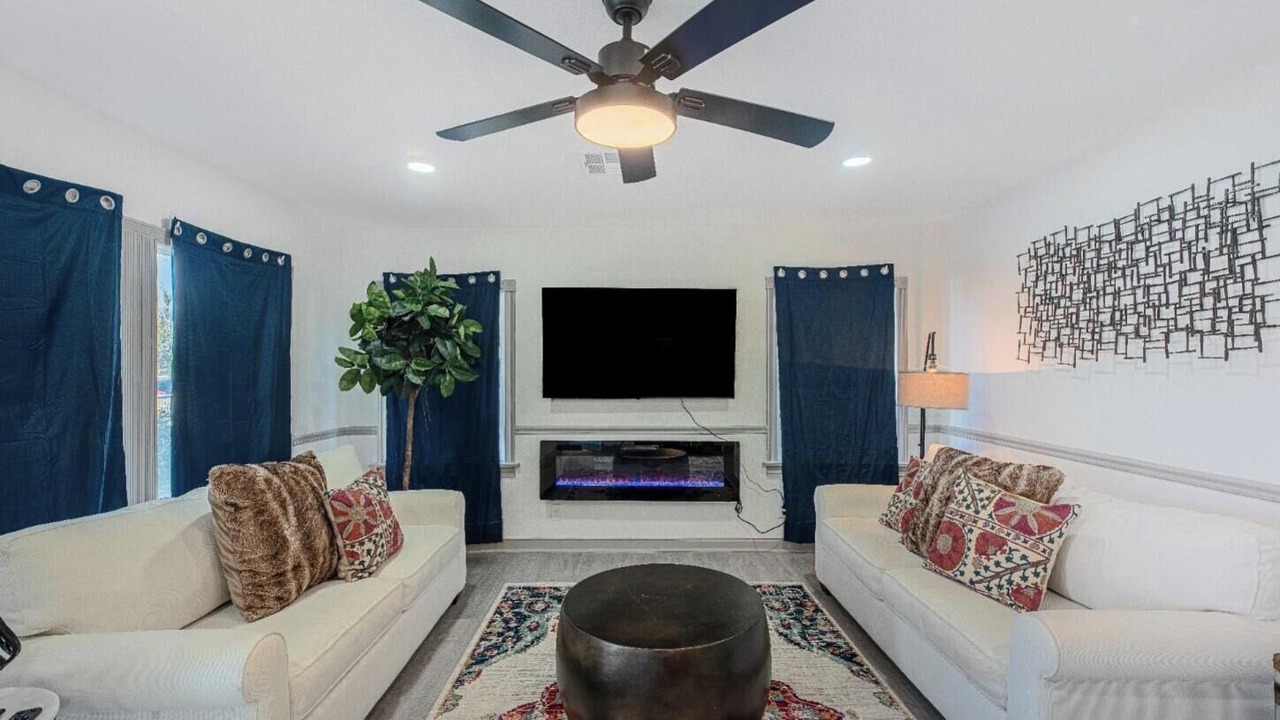 Photo of Livingroom in Riviera - Westchester