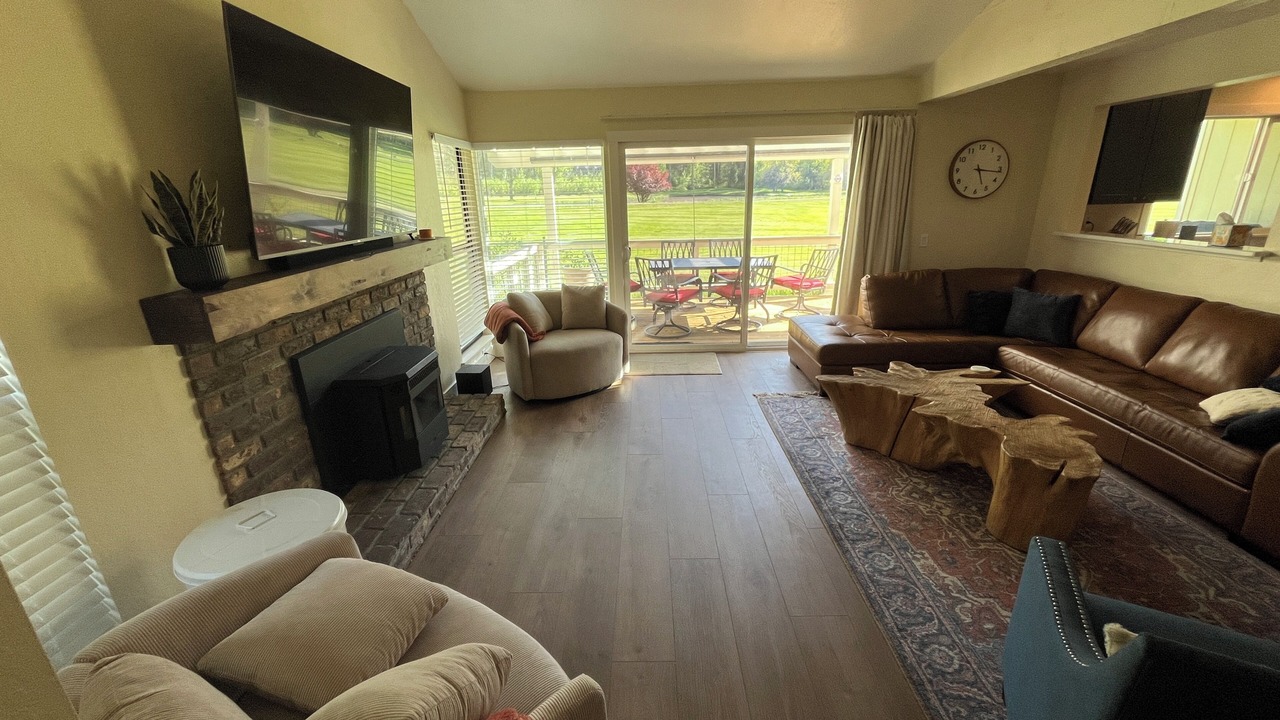 Photo of Livingroom in Plumas Eureka Estates