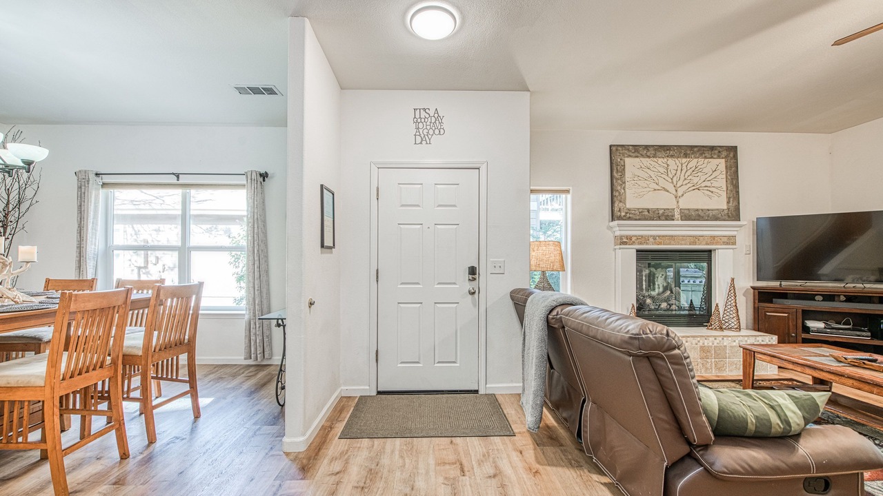 Photo of Livingroom in Bass Lake