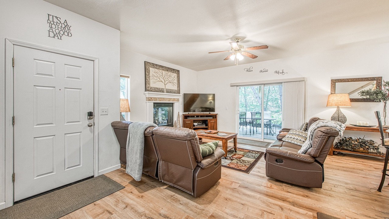 Photo of Livingroom in Bass Lake